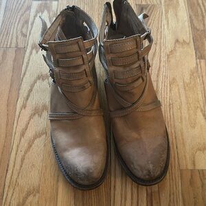 Freebird sz 9 Beige Stair leather bootie good pre owned condition 2” heel